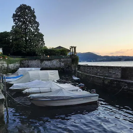 An Armchair On The شقة بْليفيو