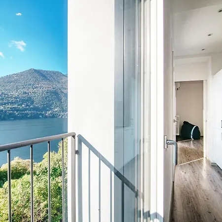 شقة An Armchair On The بْليفيو