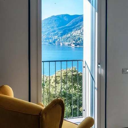 An Armchair On The * بْليفيو